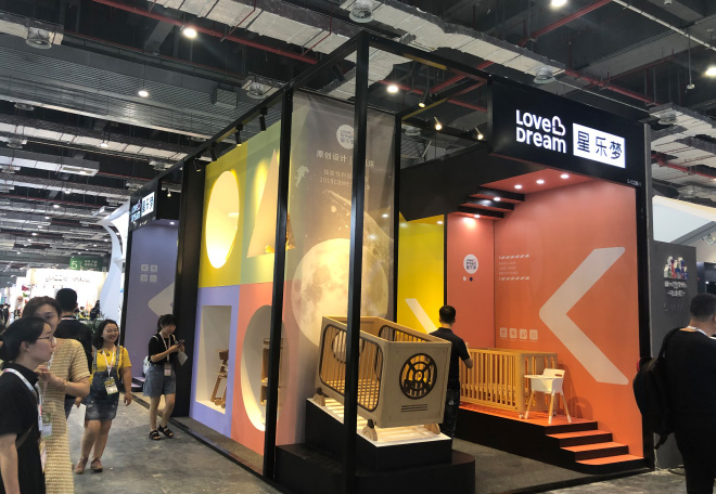 妺妺第一次啪啪好紧WWW